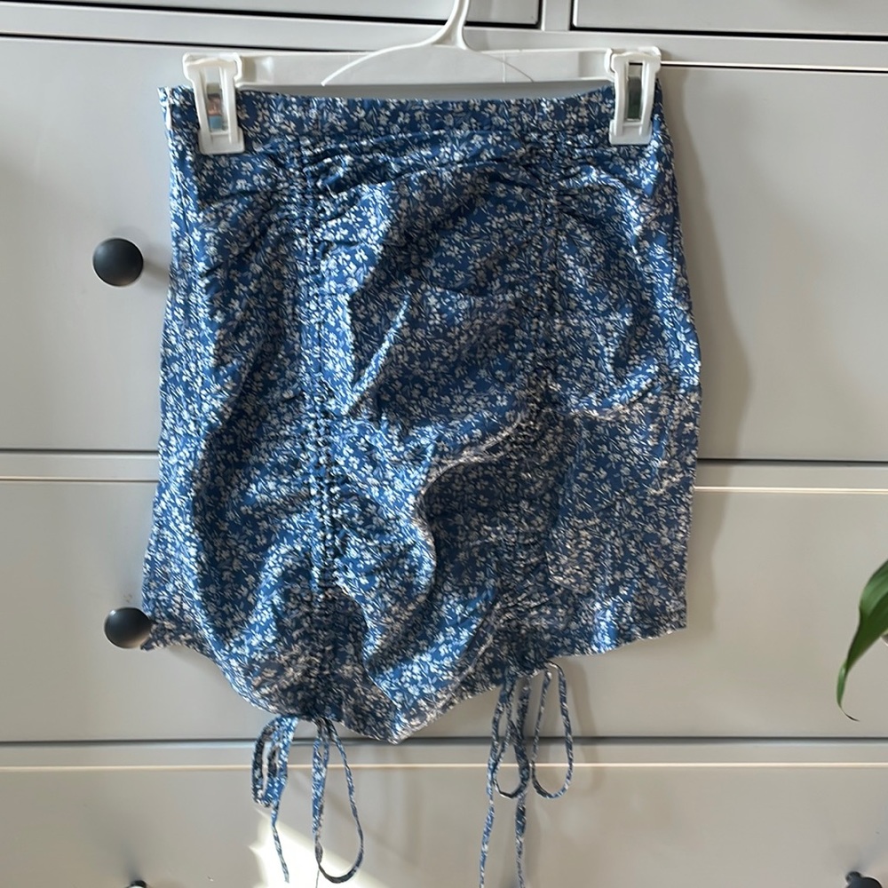 Blue with white flower print ruched skirt